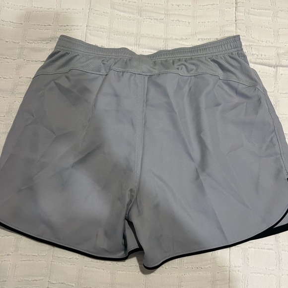 nike grey shorts 5’ - Picture 2 of 3